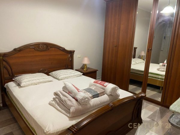 Tirane, jepet me qera apartament 2+1+Aneks+Ballkon Kati 8, 103 m² 700 € (Rruga e Kavajes)