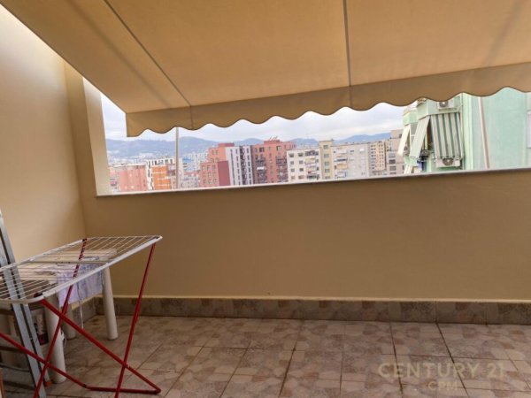 Tirane, jepet me qera apartament 2+1+Aneks+Ballkon Kati 8, 103 m² 700 € (Rruga e Kavajes)