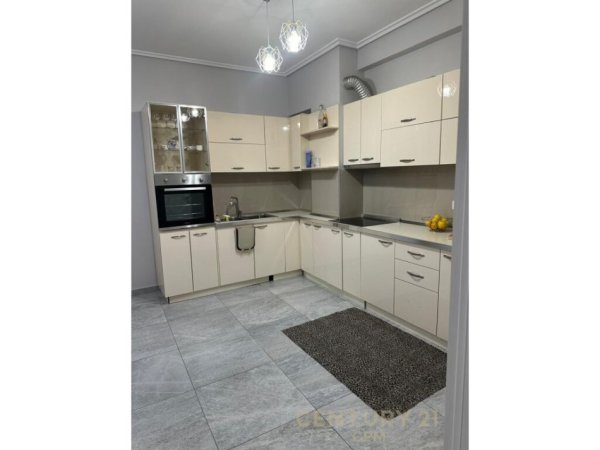 Tirane, jepet me qera apartament 2+1+Aneks+Ballkon Kati 5, 99 m² 700 € (KOMPLEKSI DINAMO)