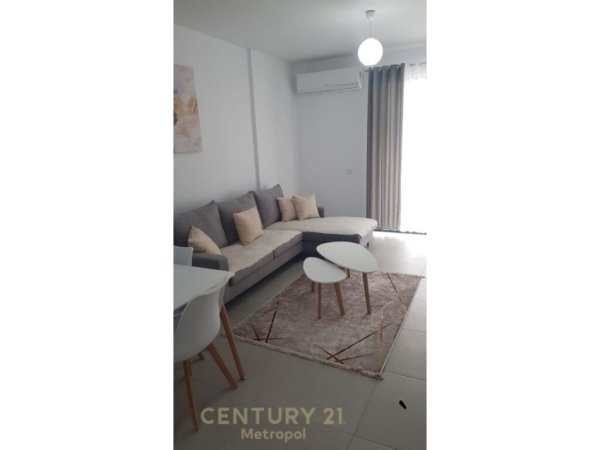 Tirane, jepet me qera apartament 2+1+Aneks+Ballkon Kati 5, 120 m² 650 € (Asl)