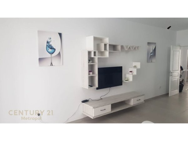 Tirane, jepet me qera apartament 2+1+Aneks+Ballkon Kati 5, 120 m² 650 € (Asl)