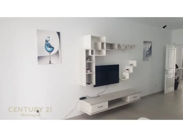 Tirane, jepet me qera apartament 2+1+Aneks+Ballkon Kati 5, 120 m² 650 € (Asl)