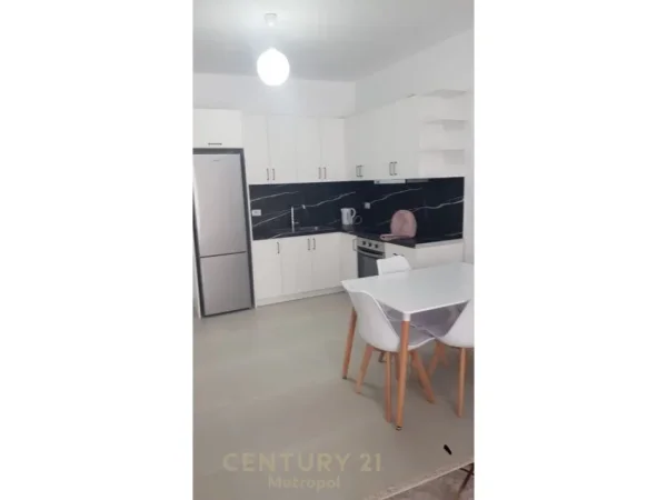 Tirane, jepet me qera apartament 2+1+Aneks+Ballkon Kati 5, 120 m² 650 € (Asl)