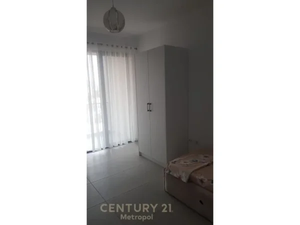 Tirane, jepet me qera apartament 2+1+Aneks+Ballkon Kati 5, 120 m² 650 € (Asl)