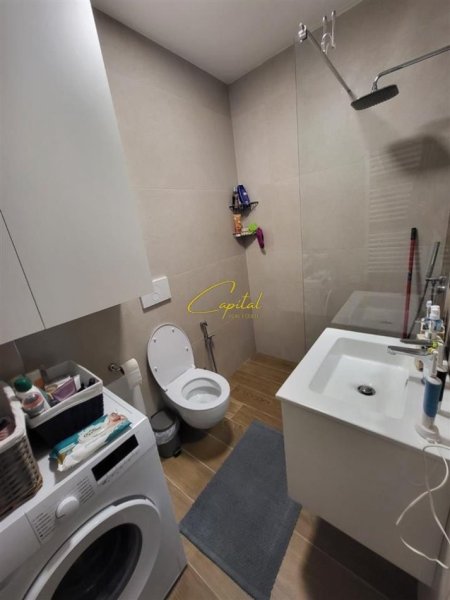 Tirane, jepet me qera apartament 1+1 Kati 8, 70 m² 500 € (ISH TREGU ELEKTRIK)