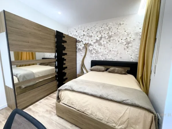 Tirane, jepet me qera apartament 3+1+Aneks+Ballkon Kati 5, 146 m² 1.300 € (Liqeni i Thate)