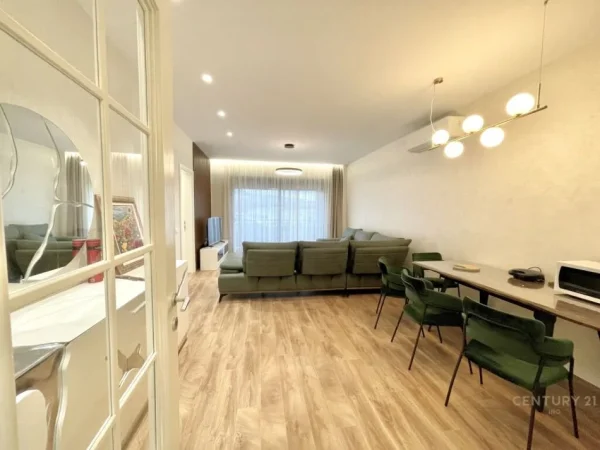 Tirane, jepet me qera apartament 3+1+Aneks+Ballkon Kati 5, 146 m² 1.300 € (Liqeni i Thate)