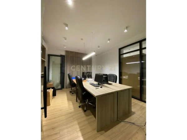 Tirane, shes zyre Kati 1, 315 m² (Afer Sheshit Skenderbej)