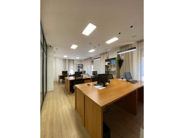 Tirane, shes zyre Kati 1, 315 m² (Afer Sheshit Skenderbej)