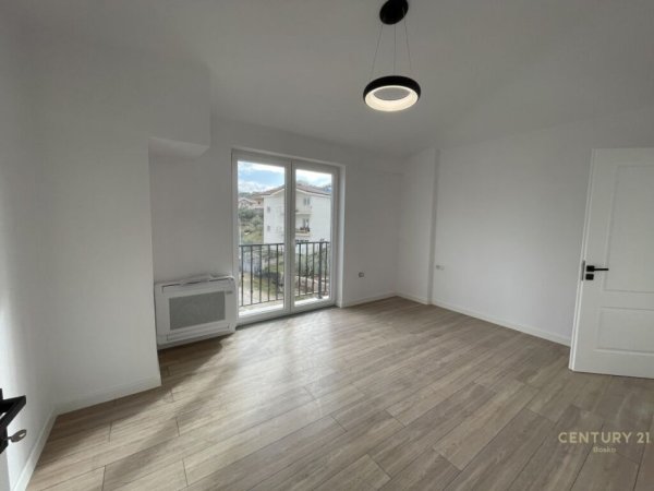 Tirane, jepet me qera Vile 3 Katshe Kati 3, 339 m² (Teg)
