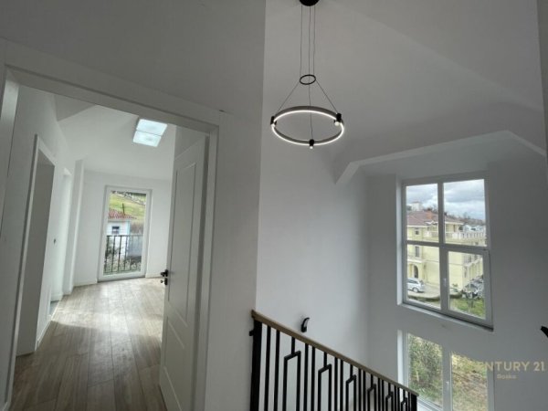 Tirane, jepet me qera Vile 3 Katshe Kati 3, 339 m² (Teg)