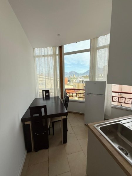 Tirane, jepet me qera apartament duplex 1+1+Ballkon Kati 6, 90 m² 600 € (rruga Bill Klinton)
