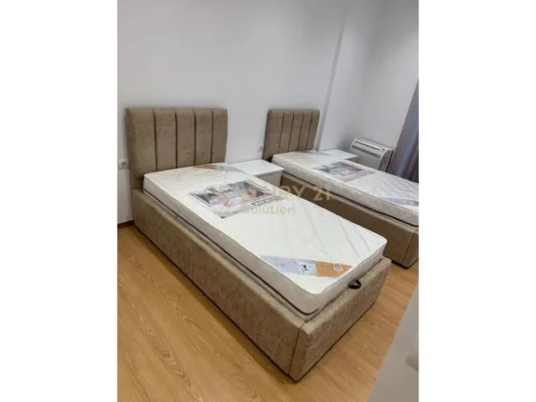 Tirane, jepet me qera apartament 2+1+Aneks+Ballkon Kati 7, 130 m² 1.000 € (PALLATI ME SHIGJETA)