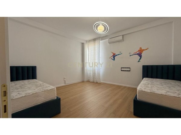 Tirane, jepet me qera apartament 2+1+Aneks+Ballkon Kati 9, 130 m² 1.500 € (Bllok)