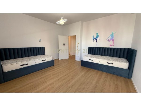 Tirane, jepet me qera apartament 2+1+Aneks+Ballkon Kati 9, 130 m² 1.500 € (Bllok)