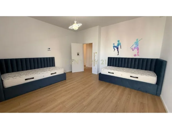 Tirane, jepet me qera apartament 2+1+Aneks+Ballkon Kati 9, 130 m² 1.500 € (Bllok)