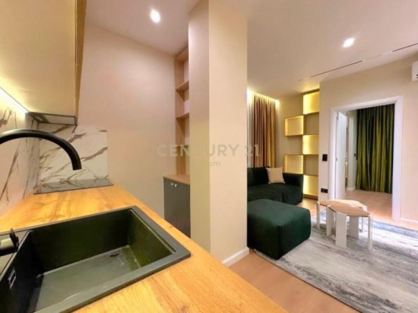 Tirane, jepet me qera apartament 1+1+Aneks+Ballkon Kati 5, 60 m² 700 € (Hoxha Tahsim)