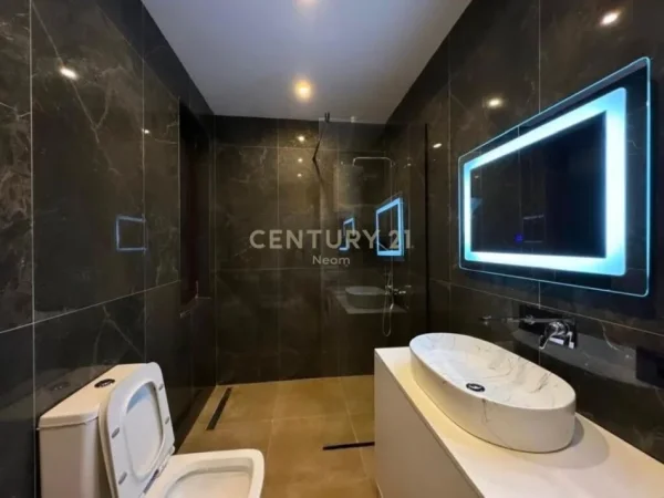 Tirane, jepet me qera apartament 1+1+Aneks+Ballkon Kati 5, 60 m² 700 € (Hoxha Tahsim)