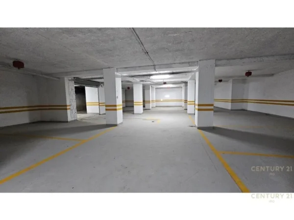 Tirane, jepet me qera ambjent biznesi Kati -1, 564 m² 3.000 € (Perballe me Delijorgjin)