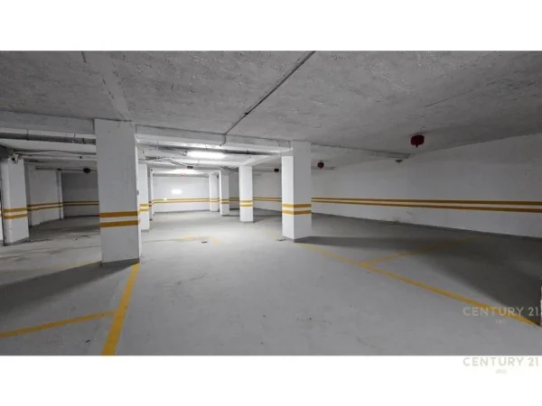 Tirane, jepet me qera ambjent biznesi Kati -1, 564 m² 3.000 € (Perballe me Delijorgjin)