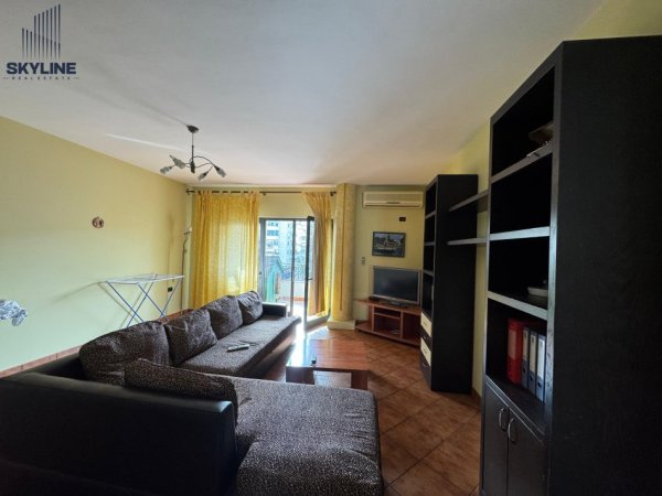Tirane, jepet me qera apartament 3+1+Ballkon Kati 5, 160 m² 650 € 