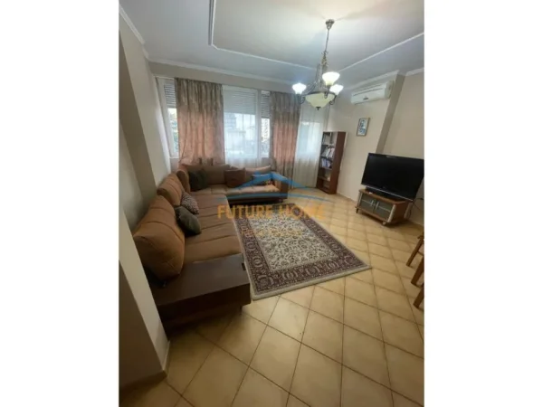 Tirane, jepet me qera apartament 1+1+Ballkon Kati 5, 70 m² 600 € (RRUGA E ELBASANIT)