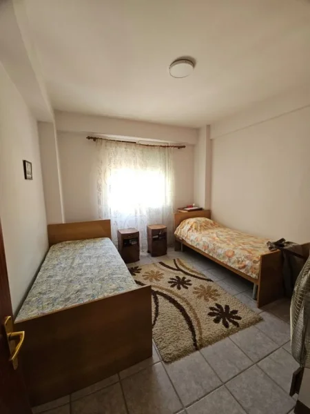 Tirane, jepet me qera apartament 3+1+Aneks+Ballkon Kati 8, 144 m² 750 € (Rr. Fortuzi)