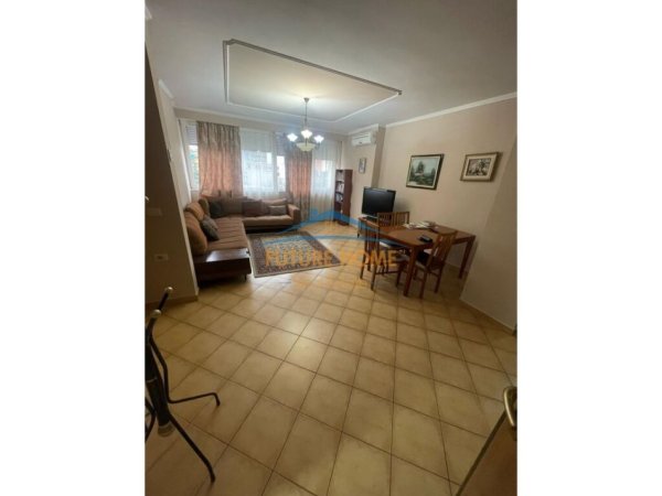 Tirane, jepet me qera apartament 1+1+Ballkon Kati 5, 70 m² 600 € (RRUGA E ELBASANIT)