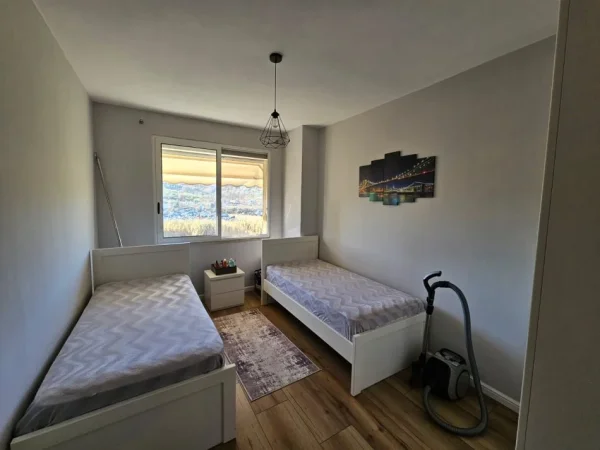 Tirane, shitet apartament 2+1+Ballkon Kati 4, 85 m² 135.000 € (Bulevardi I, Kashar, Kompleksi Fratari, Astir)