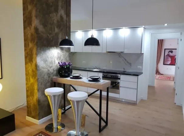 Tirane, jepet me qera apartament 2+1+ post parkimi Kati 3, 100 m² 900 € (Rr. Frosina Plaku te 21 Dhjetori)