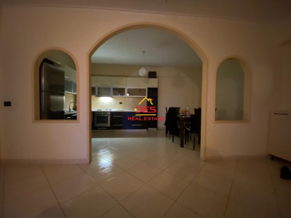 Vlore, jepet me qera apartament 2+1+Ballkon Kati 5, 90 m² 350 € (Rruga 7 Nëntori , Vlorë)