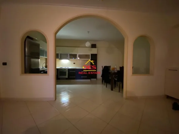 Vlore, jepet me qera apartament 2+1+Ballkon Kati 5, 90 m² 350 € (Rruga 7 Nëntori , Vlorë)