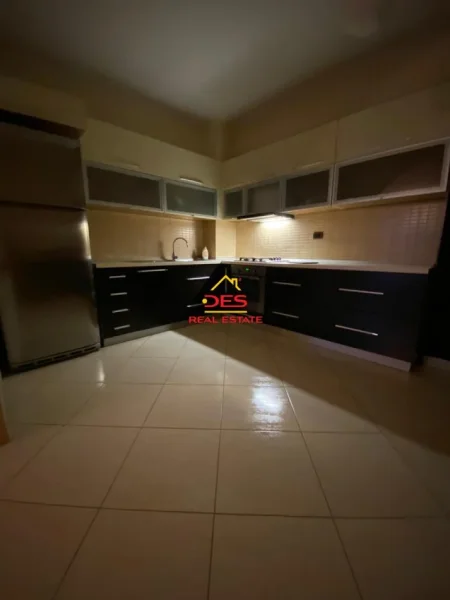 Vlore, jepet me qera apartament 2+1+Ballkon Kati 5, 90 m² 350 € (Rruga 7 Nëntori , Vlorë)