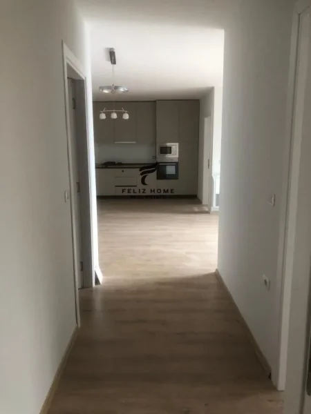 Tirane, jepet me qera apartament 3+1+Ballkon Kati 5, 138 m² 1.000 € (FUSHA E AVIACIONIT)