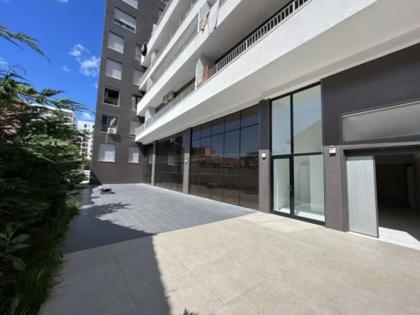 Tirane, jepet me qera ambjent biznesi , 330 m² 3.000 € (Rruga e Dibres)