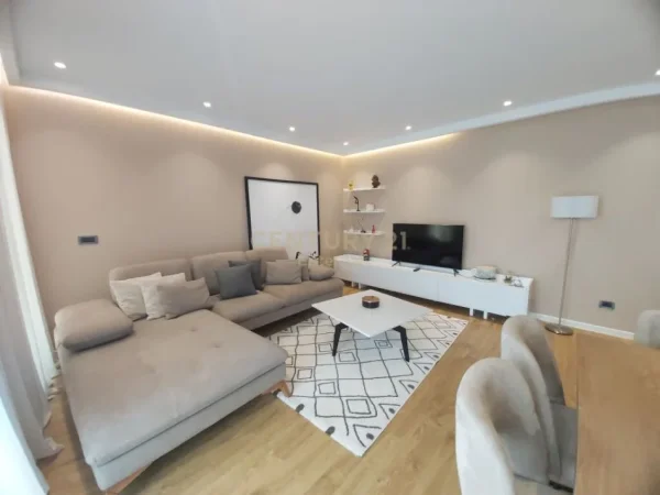 Tirane, jap me qera apartament 2+1 , 110 m² 1.500 € (Liqeni i Tiranës)