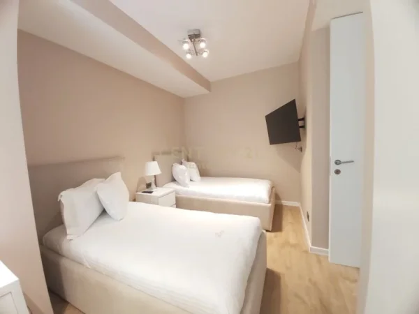 Tirane, jap me qera apartament 2+1 , 110 m² 1.500 € (Liqeni i Tiranës)