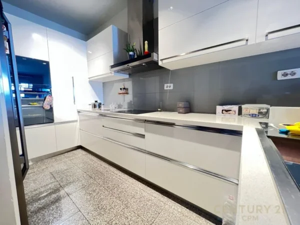Tirane, jepet me qera apartament 2+1+Aneks+Ballkon Kati 3, 117 m² 1.200 € (Touch of the Sun)