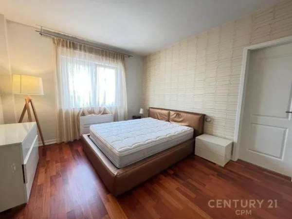 Tirane, jepet me qera apartament 2+1+Aneks+Ballkon Kati 3, 117 m² 1.200 € (Touch of the Sun)