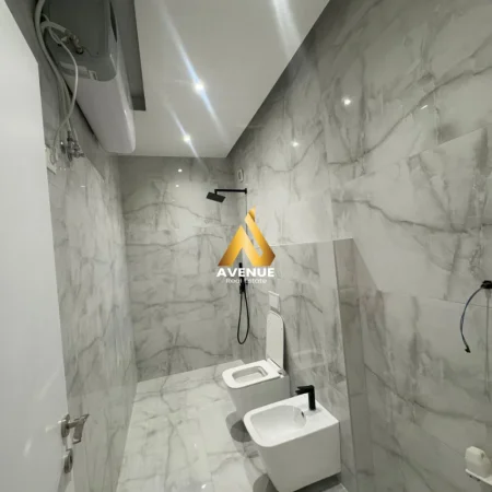 Tirane, jepet me qera apartament Kati 5, 100 m² 600 € (rruga e dibres)