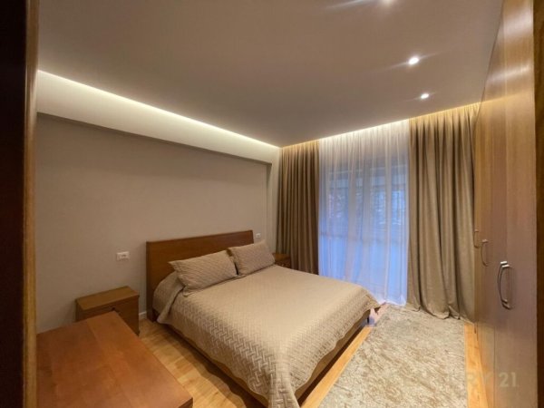 Tirane, jepet me qera apartament 2+1+Aneks+Ballkon Kati 2, 107 m² 1.000 € (Blloku)