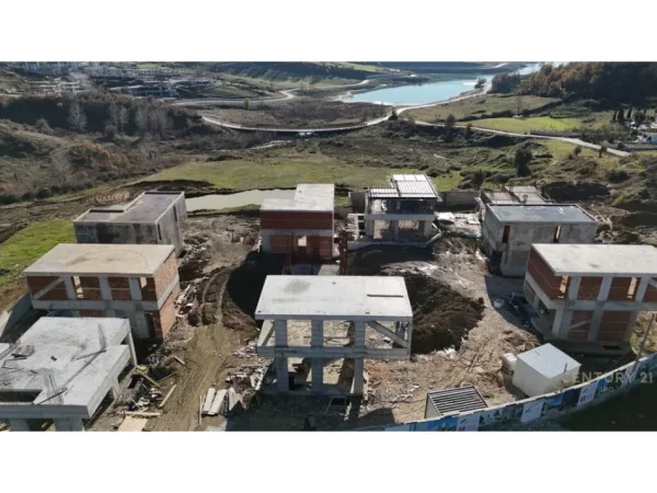 Tirane, shes Vile 3 Katshe Kati 3, 344 m² 780.000 € (Farke)