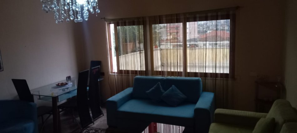 Tirane, jepet me qera apartament 2+1 Kati 3, 80 m² 400 € (Shkoze)