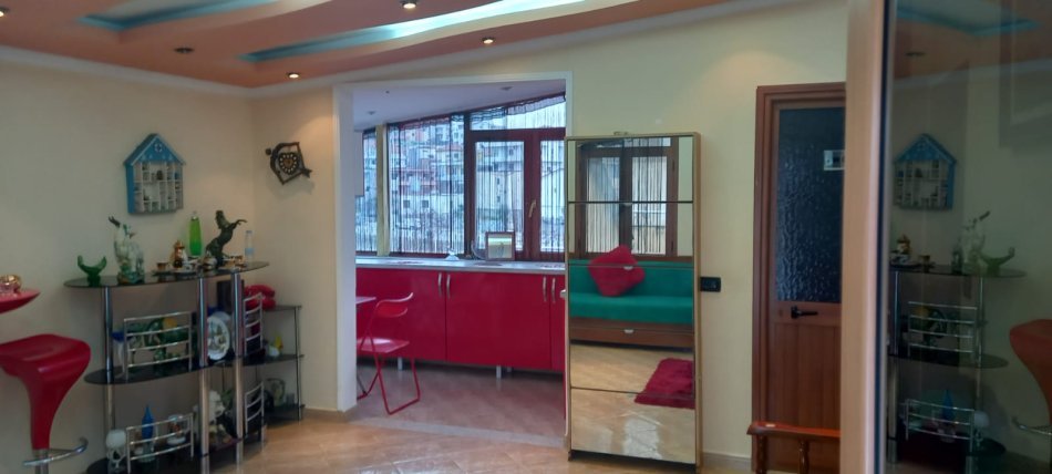 Tirane, jepet me qera apartament 2+1 Kati 3, 80 m² 400 € (Shkoze)