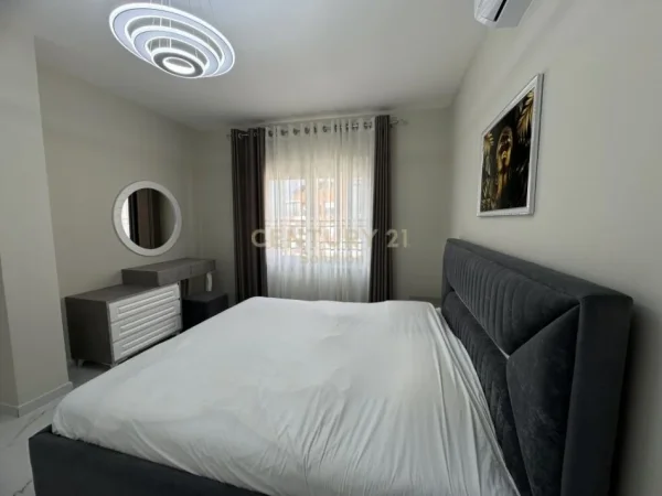 Tirane, jepet me qera apartament 2+1+Aneks+Ballkon Kati 6, 100 m² 800 € (Brraka)