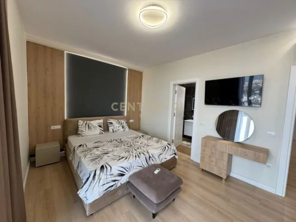 Tirane, shes apartament 2+1+Aneks+Ballkon Kati 1, 109 m² 270.000 € (Sauk, prane Xibrakut)