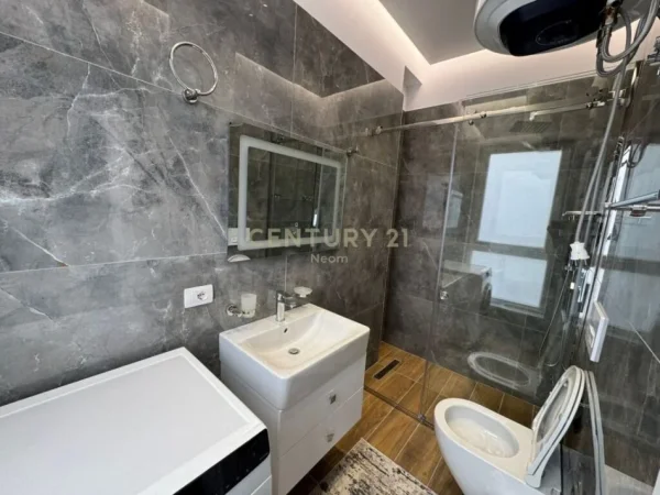 Tirane, shes apartament 2+1+Aneks+Ballkon Kati 1, 109 m² 270.000 € (Sauk, prane Xibrakut)