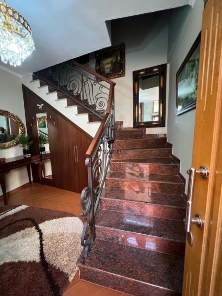 Tirane, jepet me qera Vile 2+1 Kati 2, 210 m² 1.300 € (MYSLYM SHYRI)