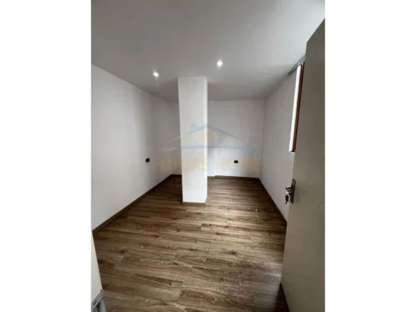 Tirane, shitet apartament 3+1 Kati 2, 120 m² 250.000 € (ARTURBINA)