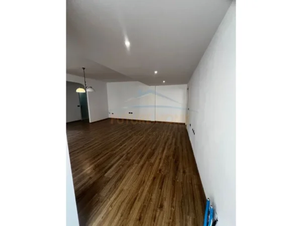 Tirane, shitet apartament 3+1 Kati 2, 120 m² 250.000 € (ARTURBINA)